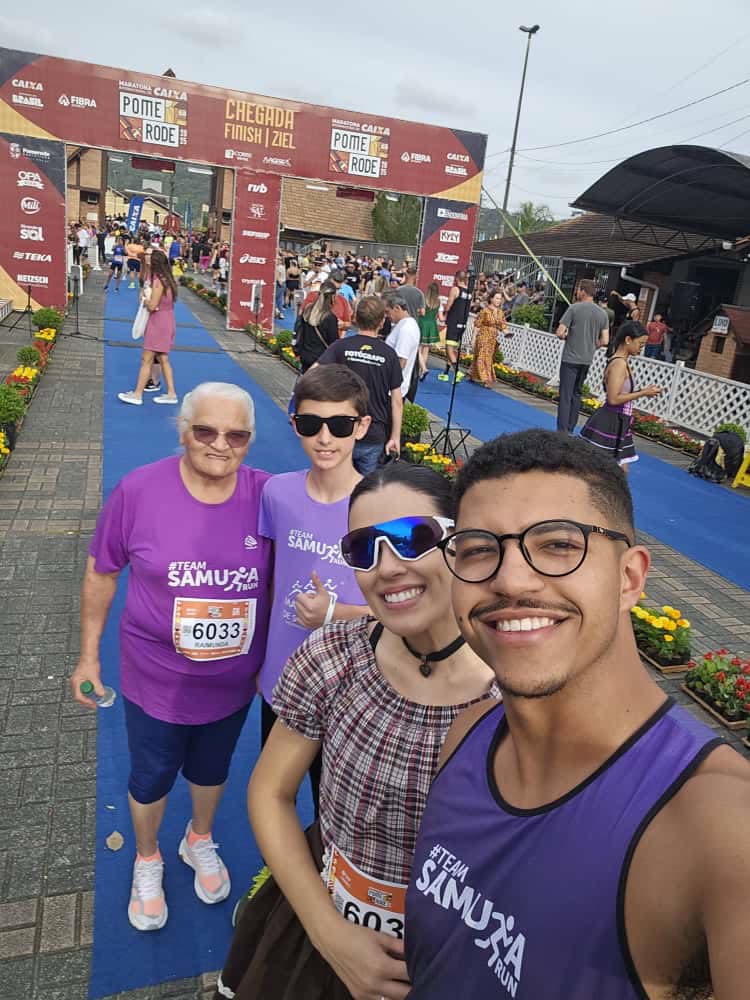 Atletas na chegada da Maratona de Pomerode